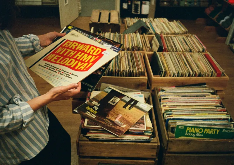 No List, No Problem: What Aimless Crate Digging Actually Does to Your Ears